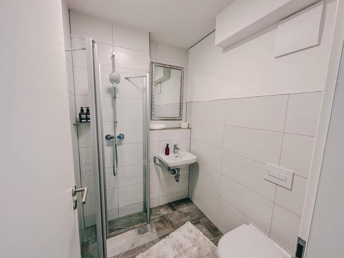 Sali Homes Elegant And Stylish Retreat In Heart Of Bayreuth, Close To River Bagian luar foto