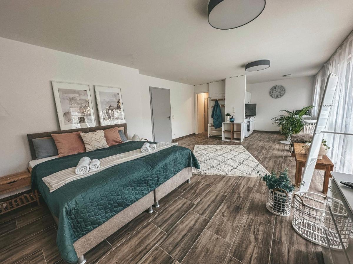 Sali Homes Elegant And Stylish Retreat In Heart Of Bayreuth, Close To River Bagian luar foto