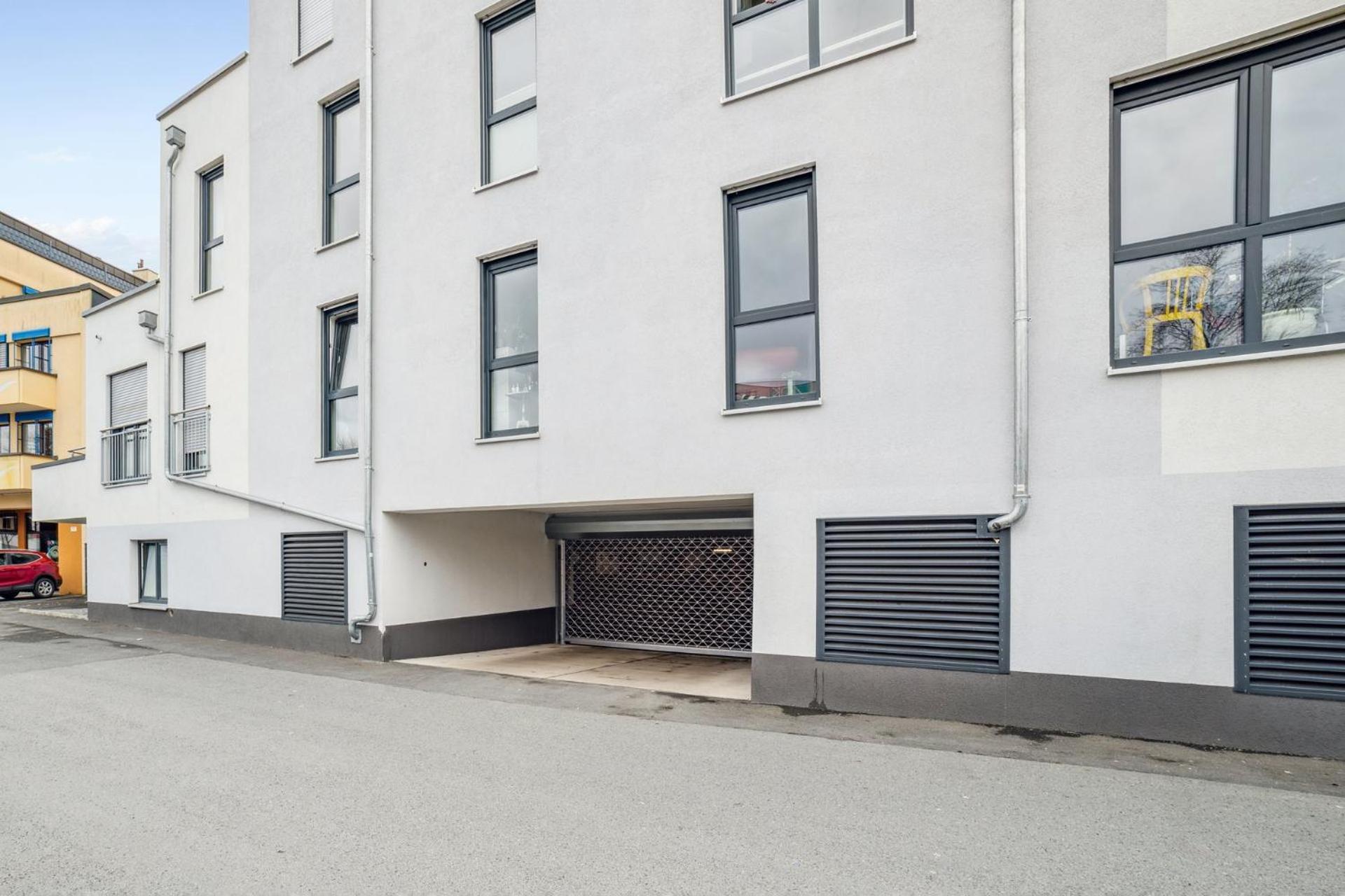 Sali Homes Elegant And Stylish Retreat In Heart Of Bayreuth, Close To River Bagian luar foto
