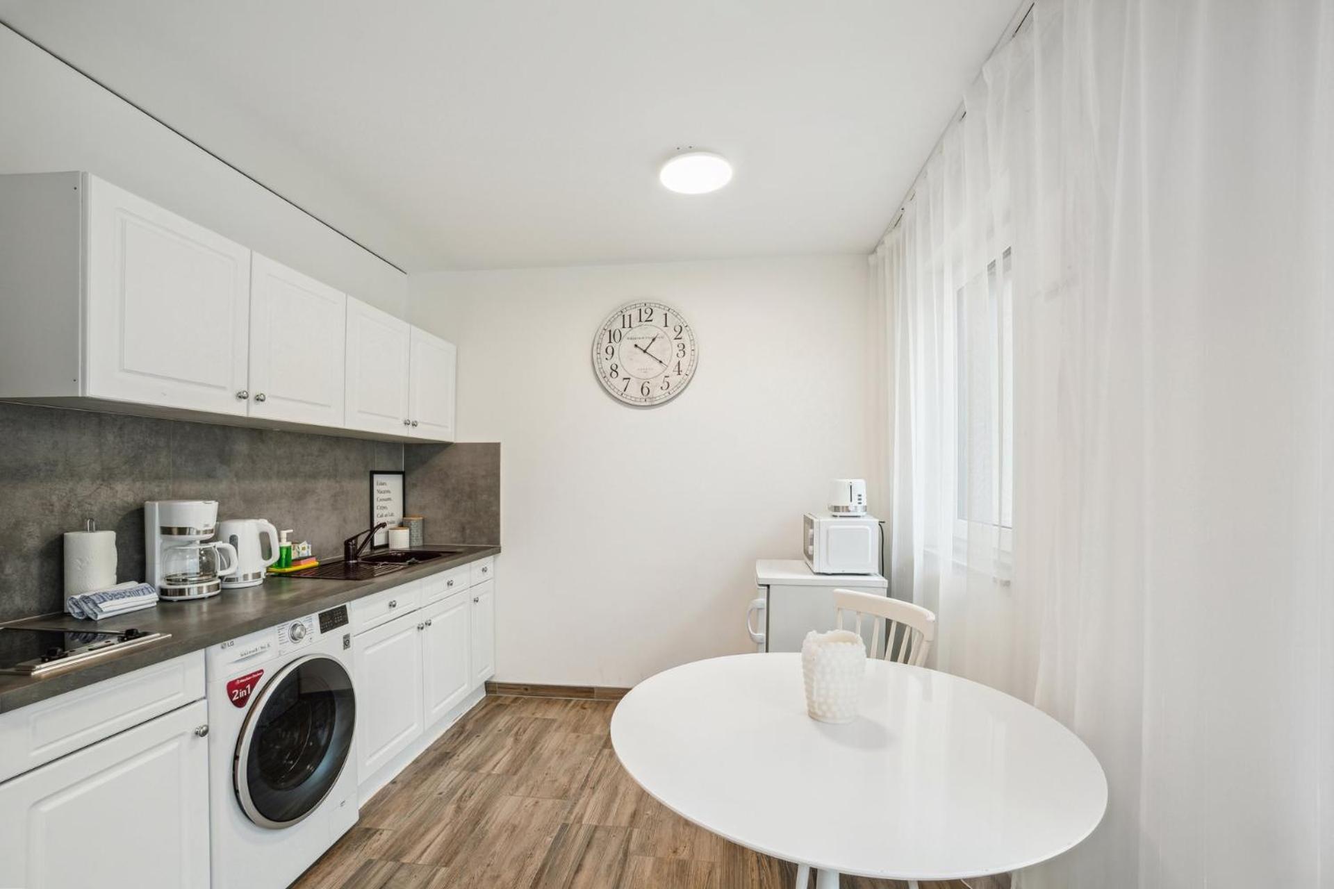 Sali Homes Elegant And Stylish Retreat In Heart Of Bayreuth, Close To River Bagian luar foto