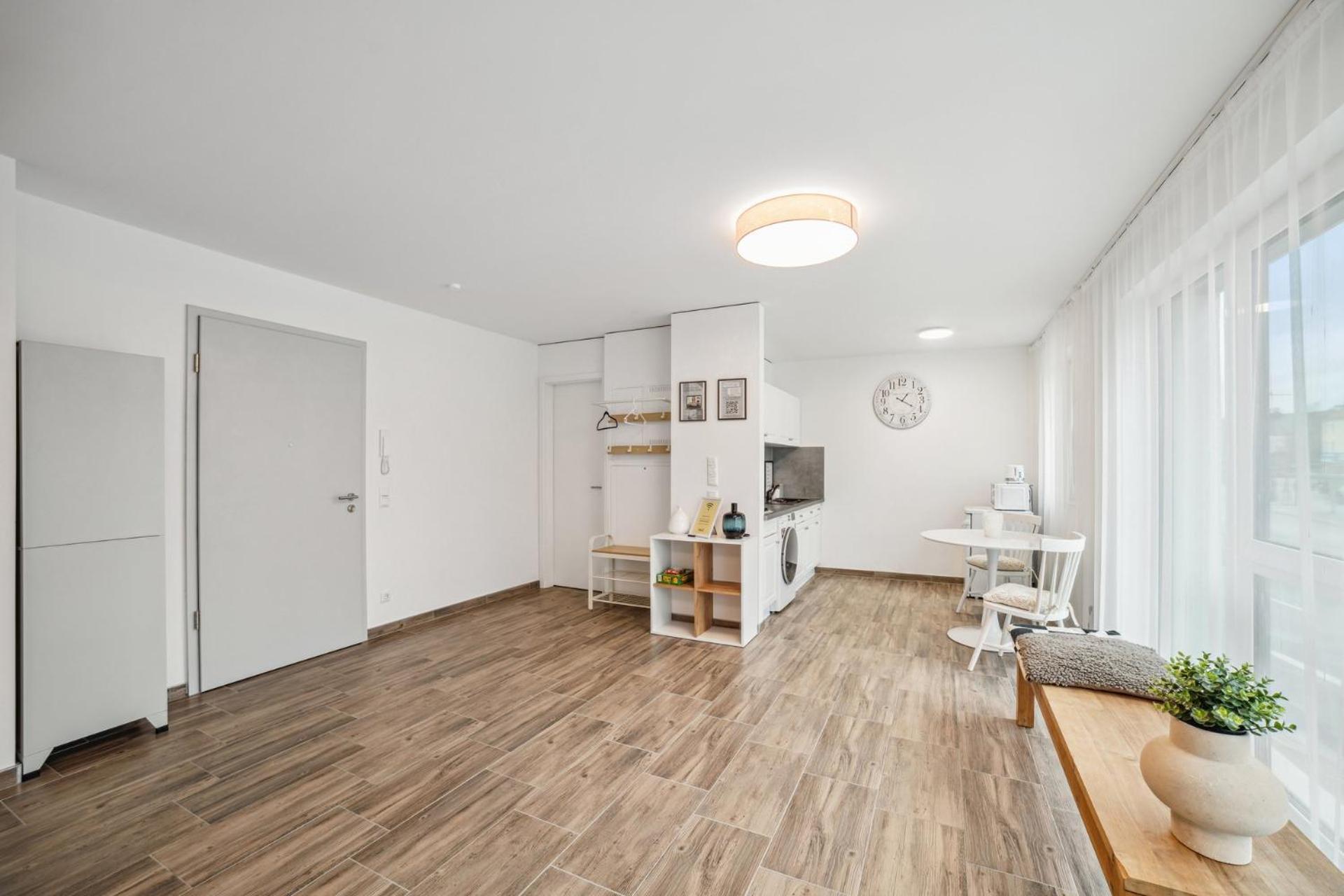 Sali Homes Elegant And Stylish Retreat In Heart Of Bayreuth, Close To River Bagian luar foto