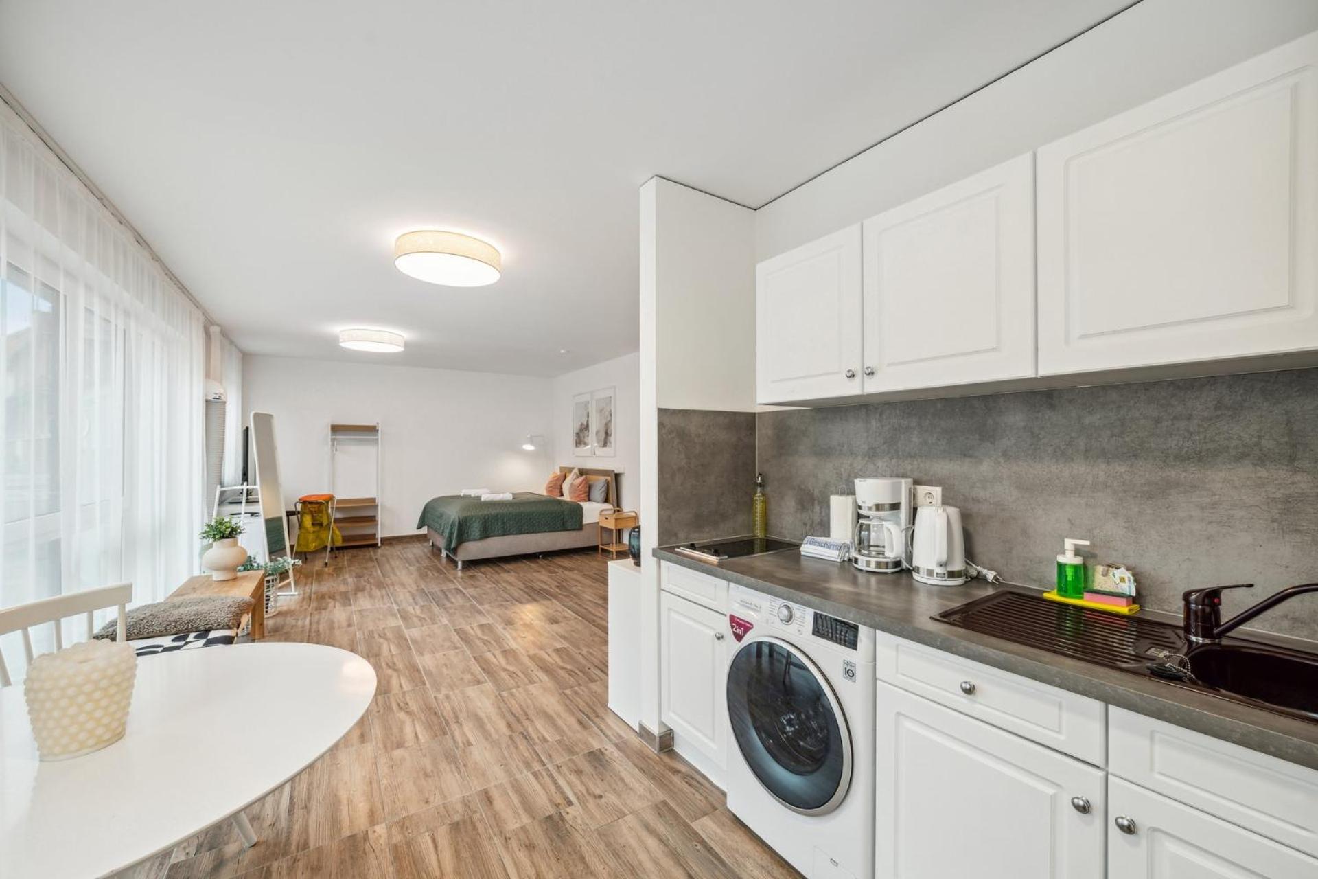 Sali Homes Elegant And Stylish Retreat In Heart Of Bayreuth, Close To River Bagian luar foto