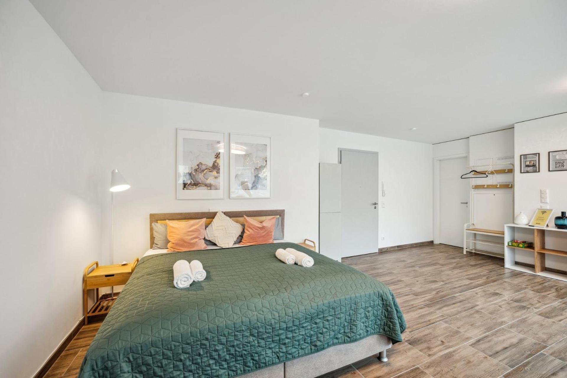 Sali Homes Elegant And Stylish Retreat In Heart Of Bayreuth, Close To River Bagian luar foto